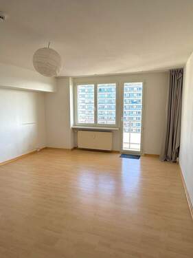 Wohnzimmer - 4 Zimmer Etagenwohnung in Berlin