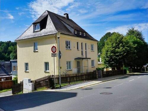 Straßenansicht - 9 Zimmer Einfamilienhaus zum Kaufen in Markneukirchen