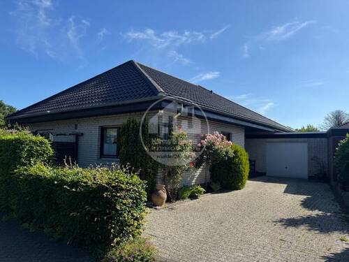 Titel - Ebenerdiges Wohnen: Charmanter Bungalow mit traumhaftem Garten