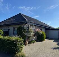 Ebenerdiges Wohnen: Charmanter Bungalow mit traumhaftem Garten - Aurich