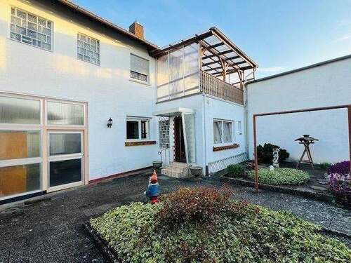 2 - 7 Zimmer Mehrfamilienhaus, Wohnhaus zum Kaufen in Oberhausen-Rheinhausen