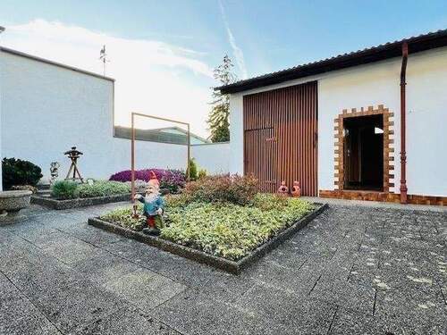 3 - 7 Zimmer Mehrfamilienhaus, Wohnhaus in Oberhausen-Rheinhausen