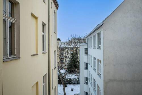 Schöner Blick in den ruhigen Innenhof - 