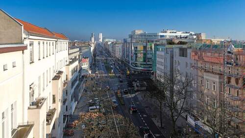 Einmaliger Blick entlang der Kantstraße bis zum Waldorf Astoria - 