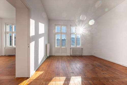 Wohnzimmer - 4 Zimmer Etagenwohnung zum Kaufen in Berlin