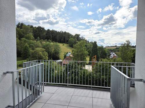 Balkon im Sommer - 4 Zimmer Etagenwohnung in Weissach-Flacht