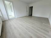 Wohnzimmer hinten - 2 Zimmer Etagenwohnung zur Miete in Essen