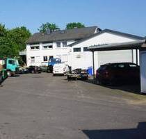 *** Mehrfamilienhaus mit großem Hof, Hallen, Werkstätten und Wiese direkt in Homberg zu verkaufen***