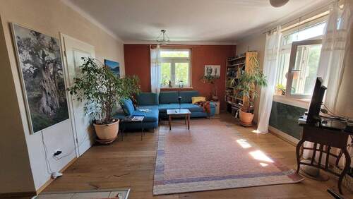 Wohnzimmer - 4 Zimmer Etagenwohnung zum Kaufen in Rottenburg am Neckar