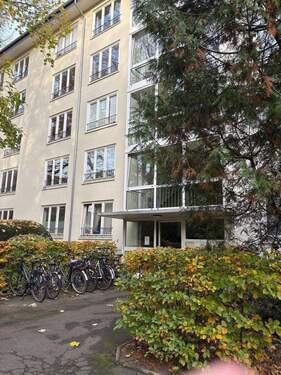 Außenansicht - *** Bestlage in Winterhude: Eigentumswohnung: ein Zimmer, ebenerdiges Duschbad, Einbauküche, 1. OG, Fahrstuhl, französicher Balkon, renoviert!!***