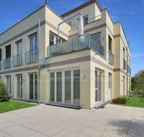 Hüfingen am Kofenweiher - Exklusive 3,5 -Zi.-Komfort-Wohnung, barrierefrei, mit Terrasse u. Garten zzgl. zwei Tiefgaragenstellplätzen!