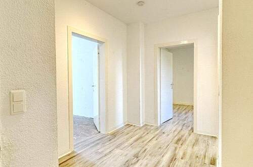 Diele - Geldern-Zentrum: Schicke 3-Zimmer-Etagenwohnung mit Loggia