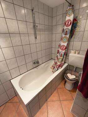 Bad (1).JPG - 3 Zimmer Einfamilienhaus in Weißenfels