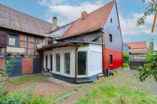 Terrasse - Familienidylle mit großem Potenzial - Einfamilienhaus in Kirchhain-Langenstein