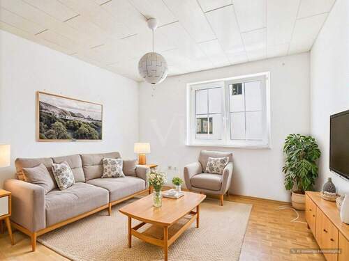 KI-basiertes Homestaging - Mehrfamilienhaus, Wohnhaus mit 130,00 m² in Theres / Untertheres zum Kaufen