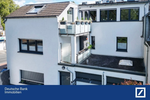Titelbild - Hochwertige 3-Zimmer-Wohnung mit Balkon und Garage in kernsaniertem 3-Parteienhaus