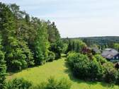Wald und Wiesenteil mit Ausblick auf Baumberg - Einzigartiges Villengrundstück am Kapellenberg: 65 a, 1000 m² Wohnfläche, 2 private Auffahrten plus eigener Wald