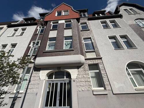 Blick auf das Haus - 4 Zimmer Etagenwohnung zum Kaufen in Hannover