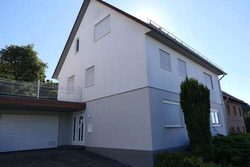 Außenansicht - Einfamilienhaus mit Doppelgarage und Einliegerwohnung