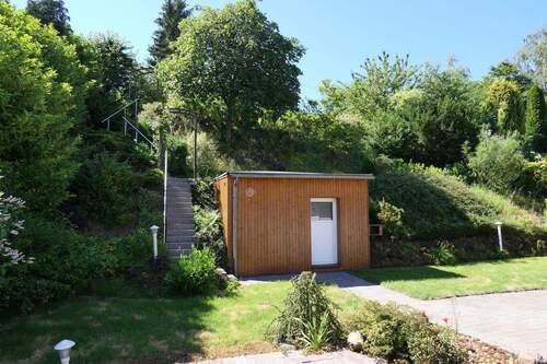 Gartenhaus mit Treppe - 