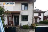 Hausansicht - Dieses schöne Reihenhaus mit 2 Terrassen sucht Sie als neuen Eigentümer!