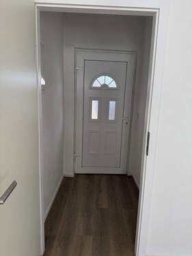 Eingang - 3,5 Zimmer Küche Bad Wohnung Obergeschoss neu renoviert 100Qm