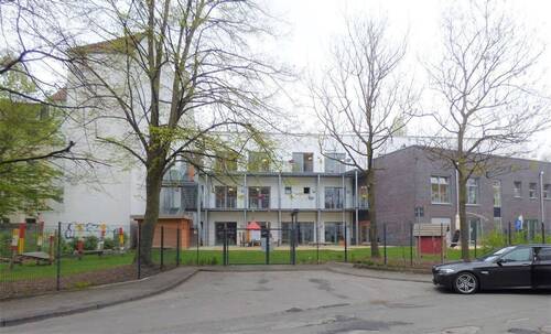 gegenüber liegende Straßenseite - 