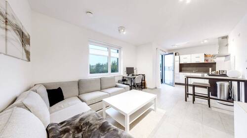 Wohnzimmer mit Küche - 2 Zimmer Etagenwohnung in Oyten