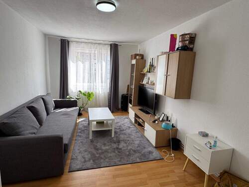 Wohnzimmer - 2 Zimmer Etagenwohnung zum Kaufen in Kassel
