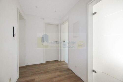 Flur / Diele - 2 Zimmer Etagenwohnung zum Kaufen in Donaueschingen / Heidenhofen