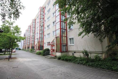 Eichenstraße 1-11 Hauseingänge - 3 Zimmer Etagenwohnung zur Miete in Gera