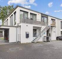 Neuwertig: Moderne DHH mit 2 WE, Garten, Garage u. 2. Stellplätzen - Neuss Weissenberg