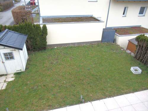 Blick auf die Rasenfläche - 