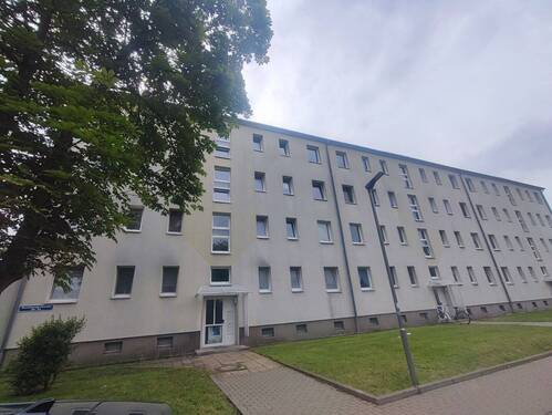 Fassade - Dreiraumwohnung mit Balkon! - 381,00&nbsp;EUR Kaltmiete, ca.&nbsp; 58,60&nbsp;m&sup2;&nbsp;Wohnfl&auml;che