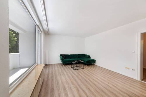 Große Fensterfront - 2 Zimmer Etagenwohnung in München