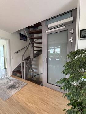 Treppenaufgang - 4 Zimmer Reihenendhaus in Brühl