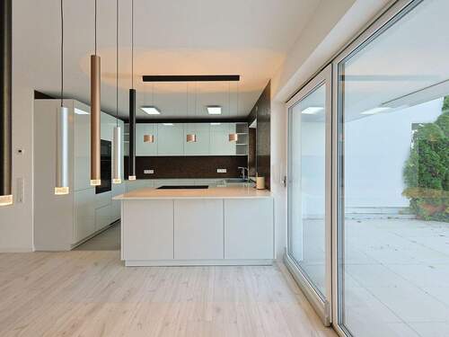 Sehr hochwertige und moderne Küche - Design trifft Funktion - außergewöhnliche Wohnung mit Hauscharakter