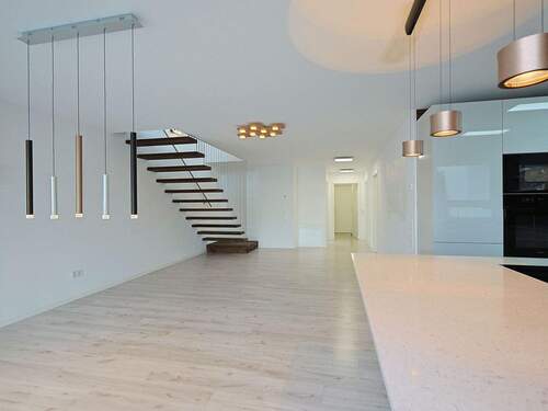 Heller und stilvoller Wohn- und Essbereich - 5 Zimmer Etagenwohnung zum Kaufen in Schönaich