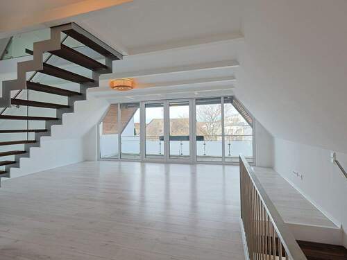 Großzügiger Wohnbereich mit Balkon im Obergeschoss - Etagenwohnung mit 167,00 m&sup2; in Schönaich zum Kaufen