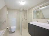 Weiteres Duschbad en Suite im Obergeschoss - 