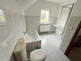 Tageslichtbad mit Dusche & Badewanne - 