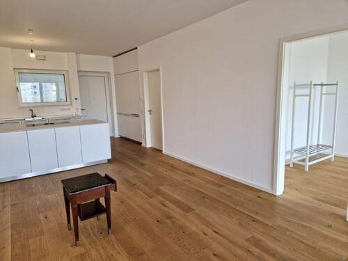 Blick in die Küche und das Schlafzimmer - 