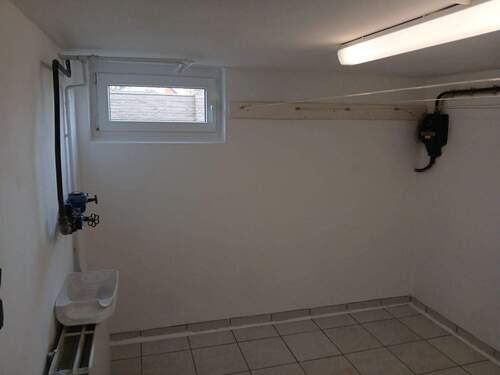 Hauswirtschaftsraum mit Fenster - 