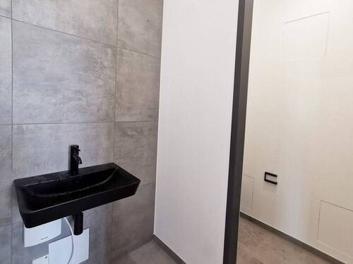 Moderne Sanitärbereich - Büro mit 250,00 m&sup2; in München zur Miete