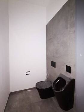 Herren-WC mit Pissoir - 