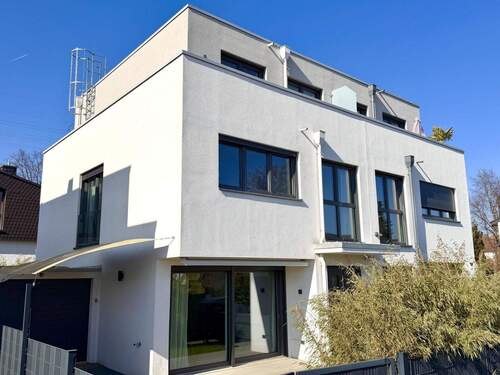 Vorderansicht - 7 Zimmer Doppelhaushälfte zum Kaufen in Offenbach