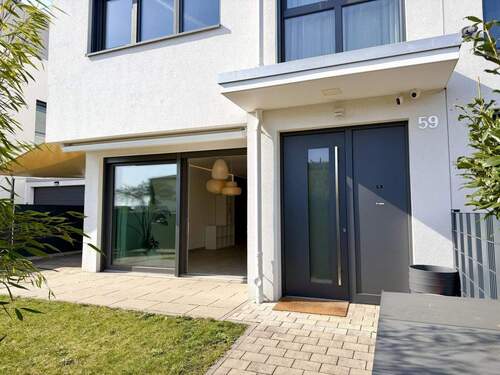 Eingang - 7 Zimmer Doppelhaushälfte in Offenbach