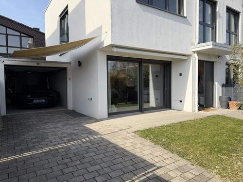 Terrasse - Doppelhaushälfte mit 198,40 m&sup2; in Offenbach zum Kaufen