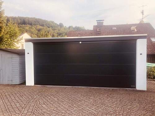 Doppelgarage mit Sektionaltor - 