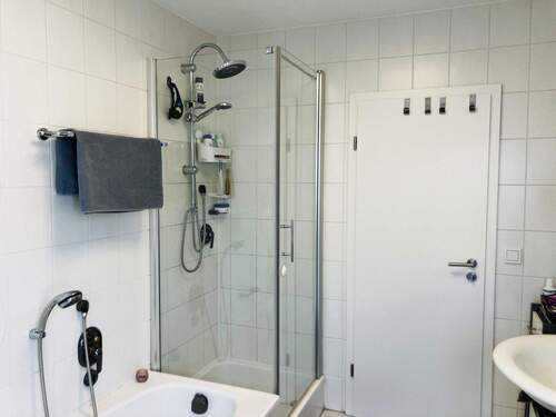 Dusche & Badewanne EG - 